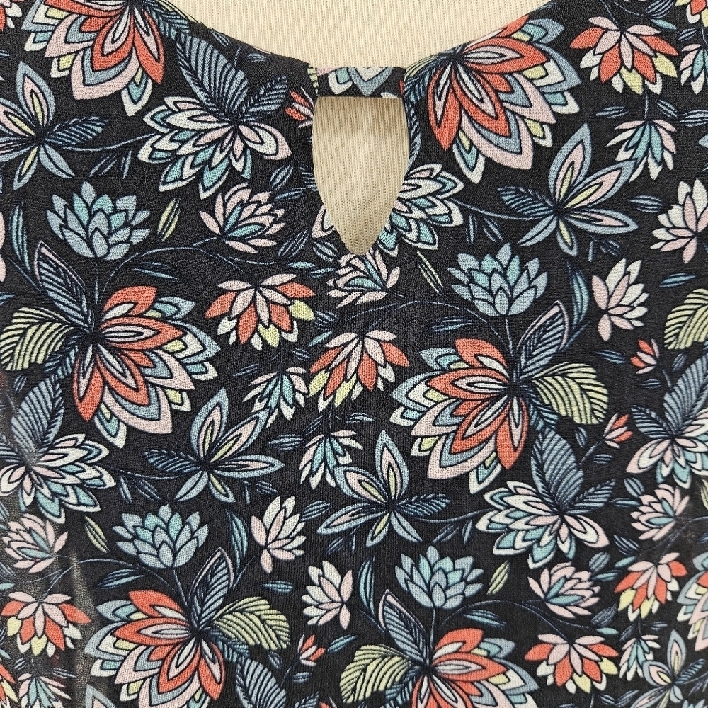 CAbi 5224 Flirt Cami Tank Top Black Floral Sleeveless Keyhole Neck Shirt Small - Picture 3 of 9